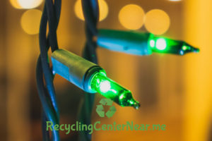 strand of green Christmas lights